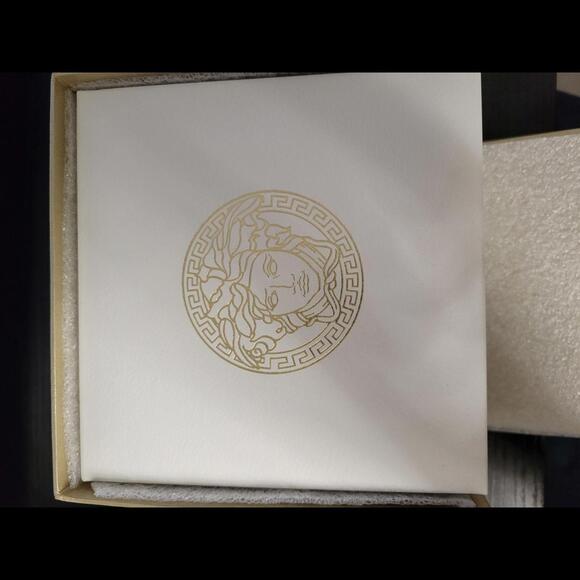 🔥FULL SET Versace V-Circle VBQ050017 42mm Quartz Watch BEAUTIFUL! - Picture 7 of 8